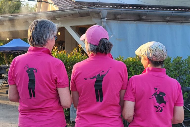 selbst-designte Trikots des Teams Angela Coll / Britta Langenstein / Jaqueline Schuldt