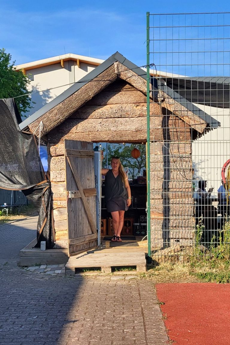 gute Stimmung in der Verpflegungshütte bei Elli Kalentzi