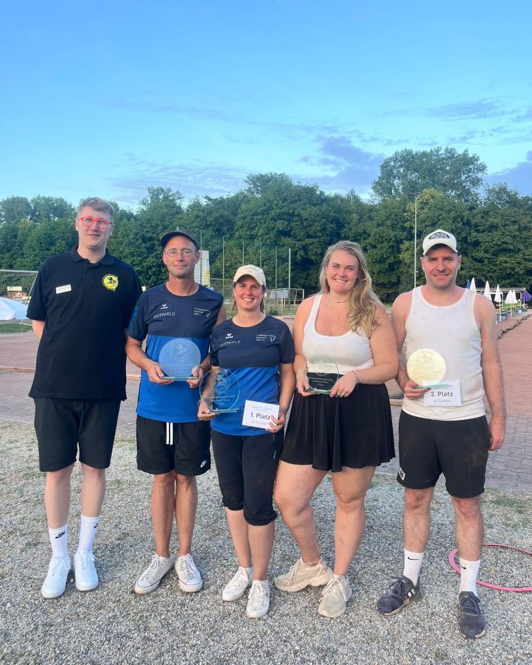 Landesmeister Doublette Mixte (1. Platz A-Turnier): Clément Melnikoff (2. v. l.) / Jessica Schuldt (mitte) (1. PC Viernheim) und Vizelandesmeister Bea Wiedmann (2. v. r.) / Johannes Hirte (rechts) (Boule-Club Stuttgart e.V.) mit Turnierleitung: BBPV-Präsident Kai Kutsch (links)