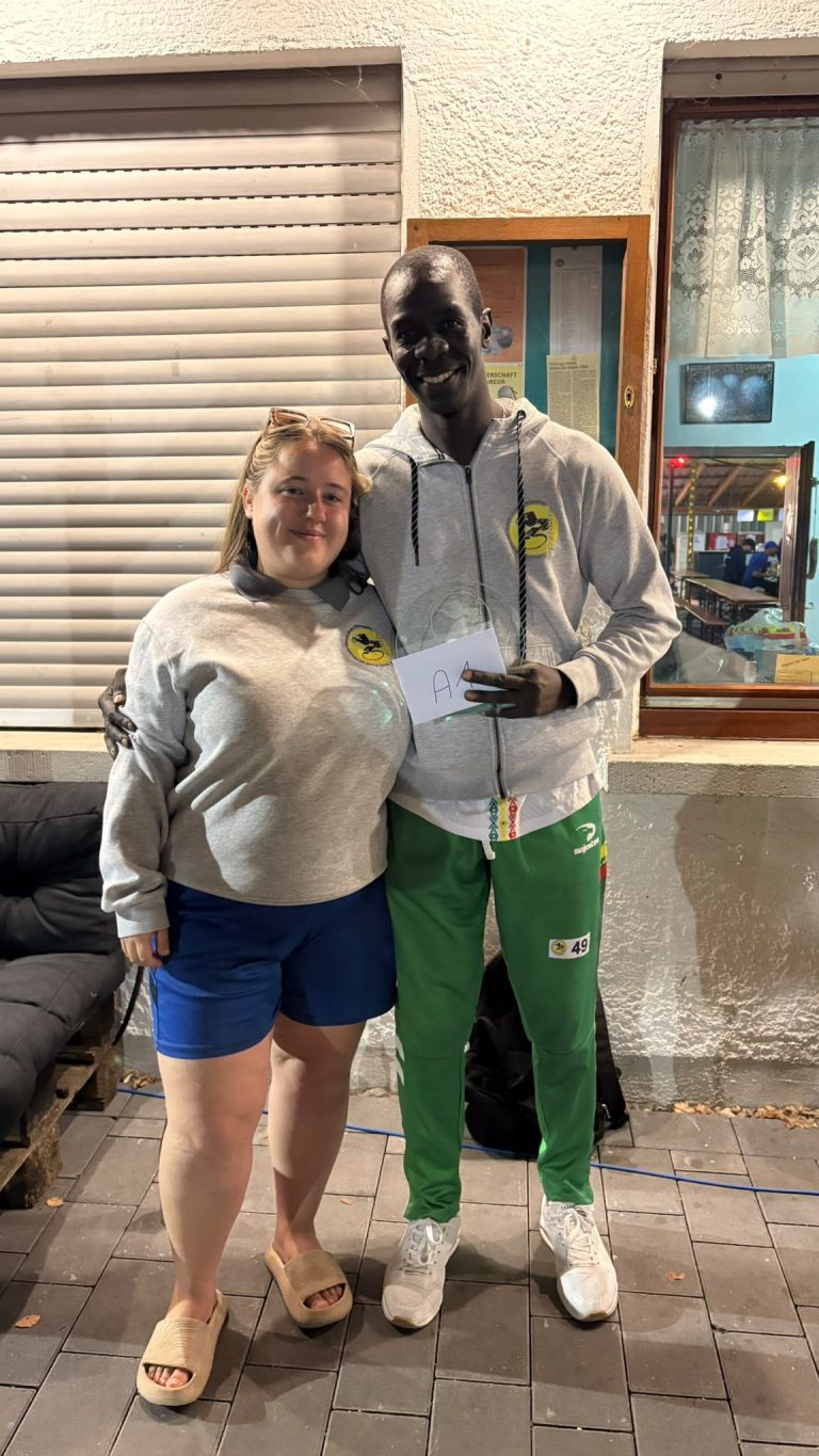 Landesmeister Tête-à-Tête 2026 Abdoulaye Diol (re) mit Turnierleitung Annalena Fucec (li)